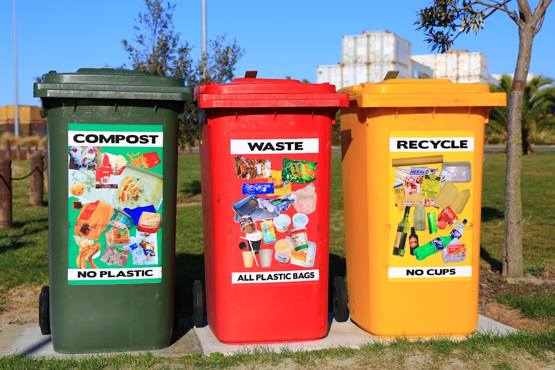Photo Image: Composting bin Nouns: Composting, bin